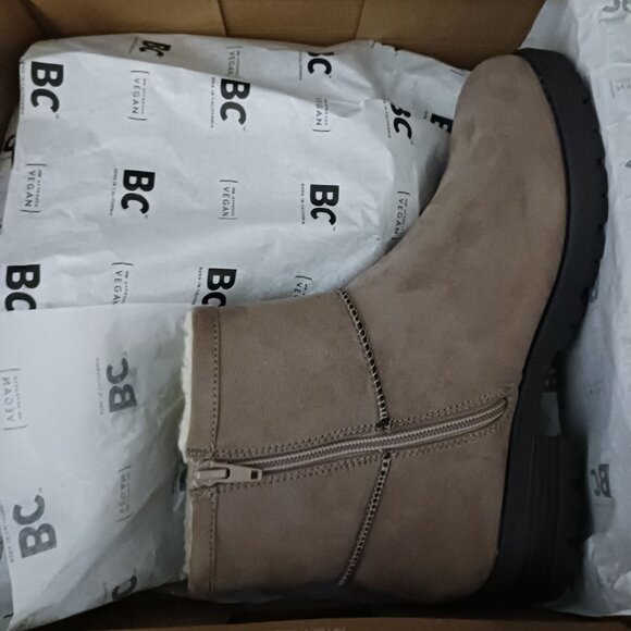 NEW‎ BC Pay Up Taupe V-Suede Lug Sole Ankle Boots Size 9 - Picture 10 of 11